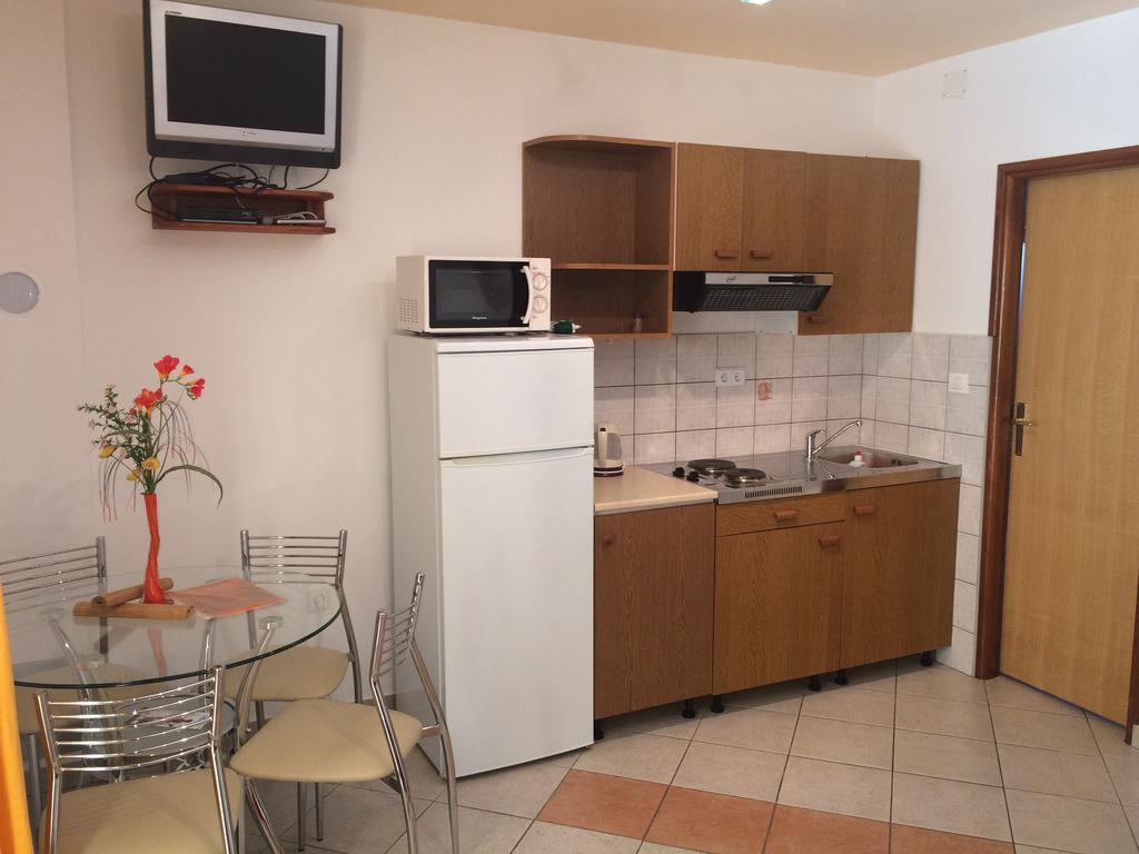 Apartment Kolundzic Novi Vinodolski Kamer foto