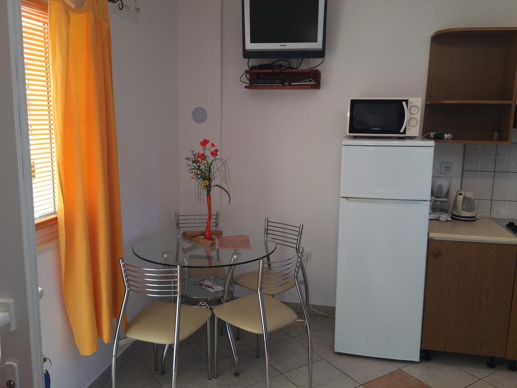 Apartment Kolundzic Novi Vinodolski Kamer foto