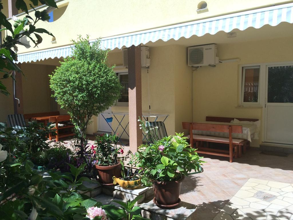 Apartment Kolundzic Novi Vinodolski Kamer foto