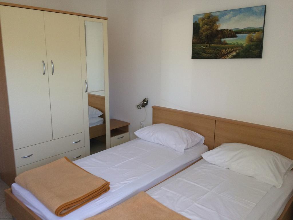 Apartment Kolundzic Novi Vinodolski Kamer foto