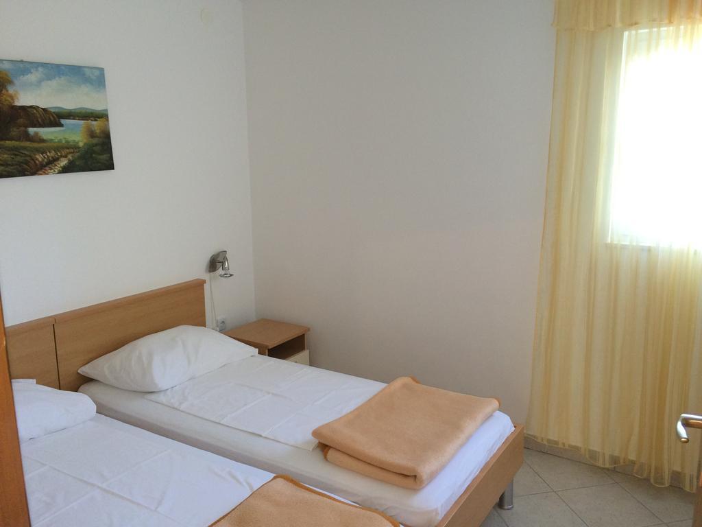 Apartment Kolundzic Novi Vinodolski Kamer foto