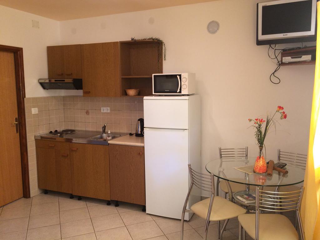 Apartment Kolundzic Novi Vinodolski Kamer foto
