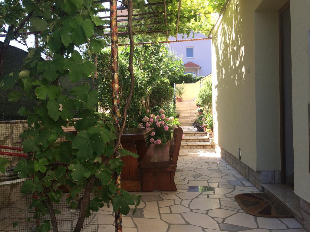 Apartment Kolundzic Novi Vinodolski Kamer foto